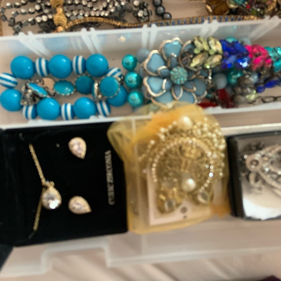 Jewelry - Picture 4 of 10